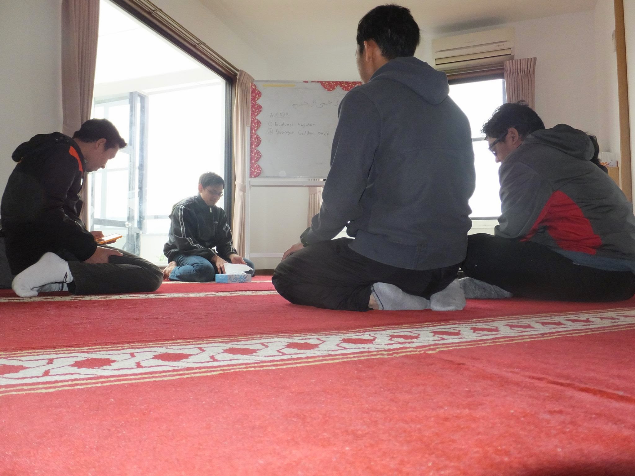 3rd Meeting Pengurus KMIH periode 2013-2014: Evaluasi Kegiatan dan Persiapan Golden Week